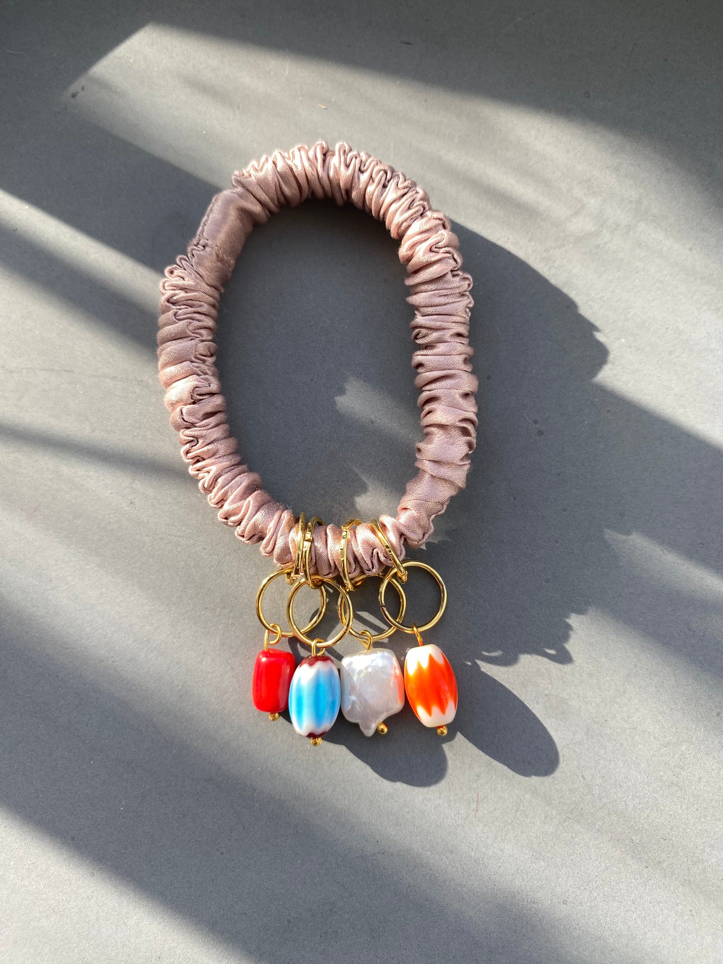 Seramik Boncuklu İpek Lastik Toka